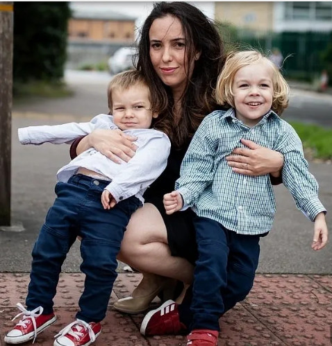 朱利安的女朋友要求赦免,弗林采访,起诉书解封|圣诞老人冲浪(海滩广播)