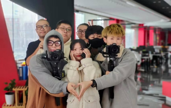 社团街拍组合影