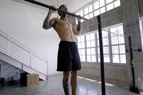 男子健身房怎样练小臂肌肉-追梦健身网