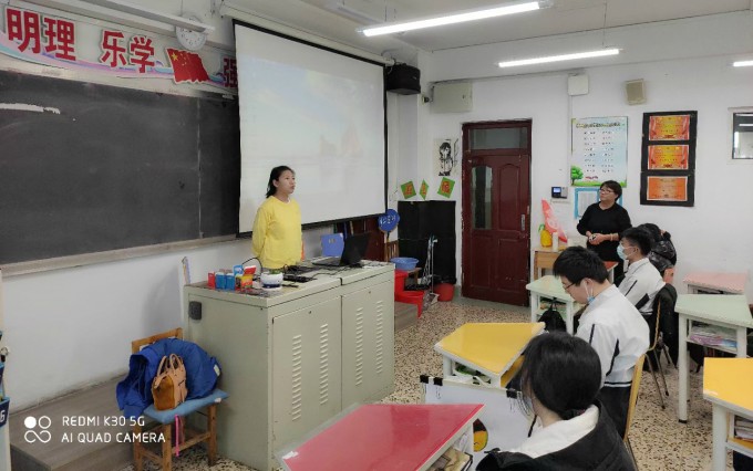 李老师主持宣讲