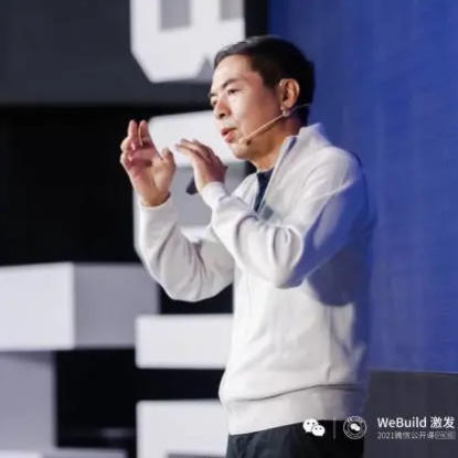 【张小龙:视频号和直播诞生始末、微信十年的思考…】张小龙表示,虽然多了很多功能,但微信还是像十年前那样简单。他说,微信一开始就是奔着小而美的产品去做的,现在也依然还是一款小而美的产品-百货之家