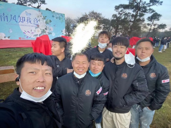 电视剧《南风知我意》剧组职员合影